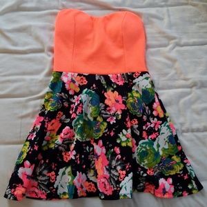 SUPER CUTE Windsor strapless dress size Small!